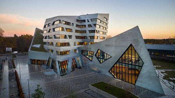 Zentralgebäude der Leuphana Universität Lüneburg